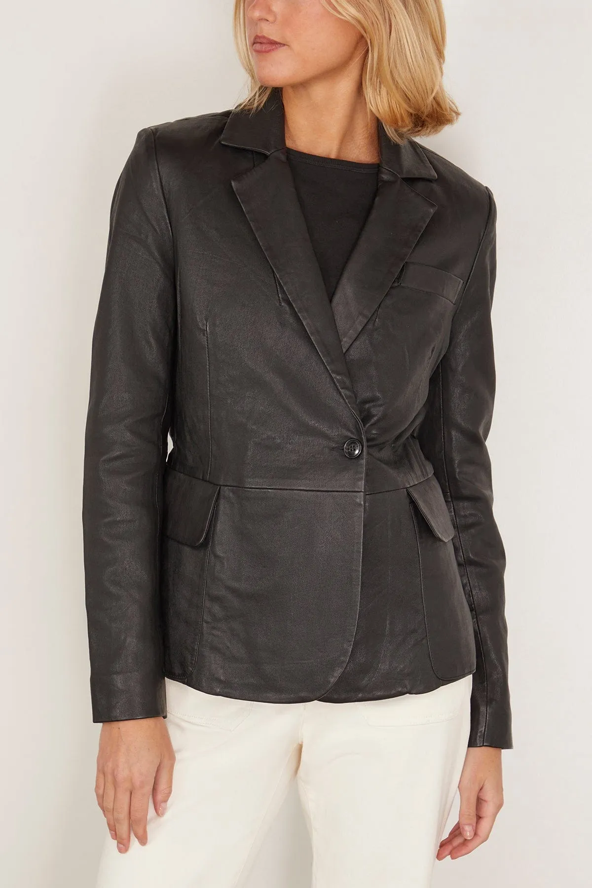 Fitted Blazer in Black